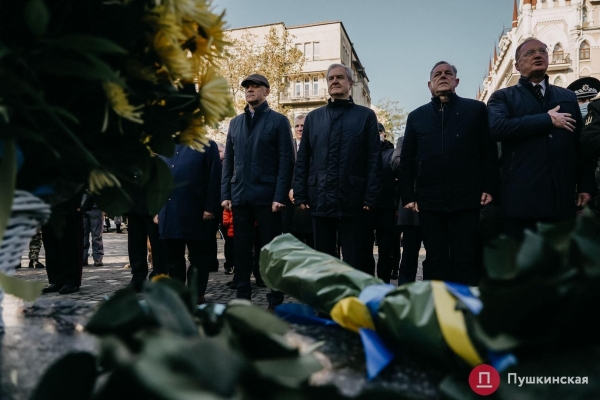 В Одессе почтили памятников защитников Украины. Фоторепортаж