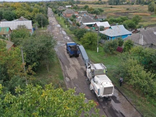 На Харківщині за програмою Зеленського почали ремонт дороги до сільського музею з картинами Пікассо і Малевича