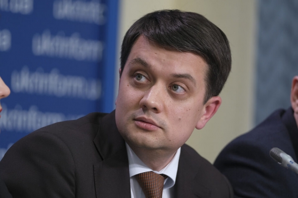 Разумков пригласил «слуг народа» на встречу: обсудят «неудовлетворительную» работу спикера