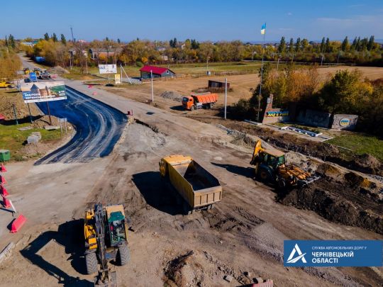 «Велике будівництво» Зеленського розпочало ремонт об’їзної дороги Хотина