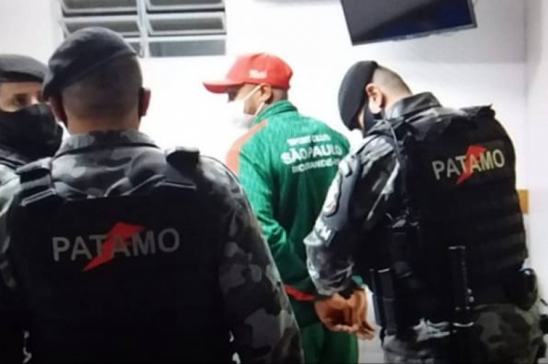 З усієї сили ногою по голові: в Бразилії футболіст жорстоко побив арбітра