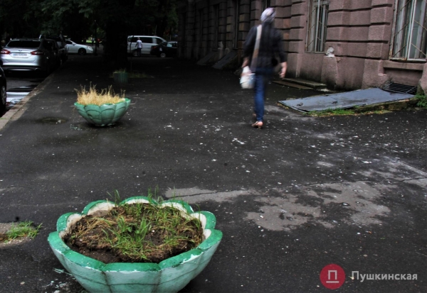 Сделают «по-багатому»: тротуар в центре Одессы отремонтируют гранитной плиткой и аутентичной брусчаткой