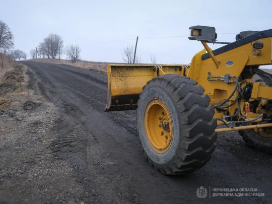 Біля Чернівців почалося «Велике будівництво» на розбитій, але стратегічно важливій територіальній дорозі