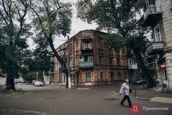 Нетуристическая Одесса, часть 2: смесь старого города и промзоны на Сахалинчике. Фоторепортаж