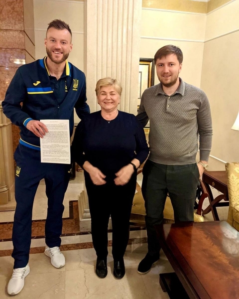 Дотримався слова: Ярмоленко перед матчем із Болгарією потрапив до лікарні