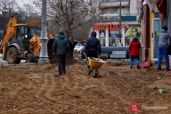 Первая в Одессе «венская» остановка и дымящийся асфальт: как идет ремонт улицы Преображенской. Фото