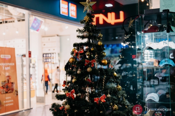 Большая прогулка по предновогодней Одессе: как город нарядился к праздникам. Фоторепортаж