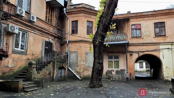 После домов Руссова и Либмана реставрация может переехать на соседний старинный дом