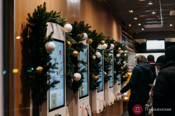 Большая прогулка по предновогодней Одессе: как город нарядился к праздникам. Фоторепортаж