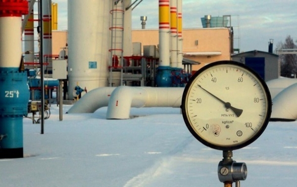 Цена на газ в Европе упала ниже 800 долларов
