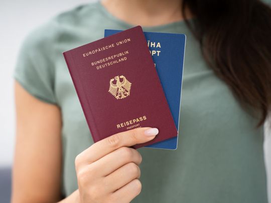 Мультипаспорти дозволять легалізувати у структурах держуправління лобістів та зовнішніх агентів: думка експерта
