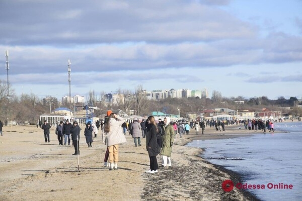 Аншлаг на побережье и в центре города: как одесситы провели 2 января