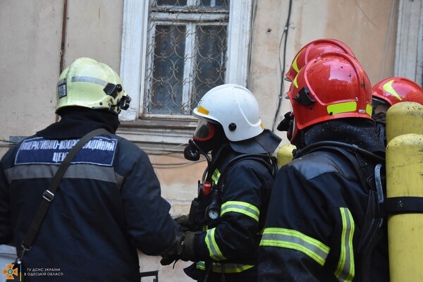 В центре Одессы из-за пожара серьезно пострадал мужчина 