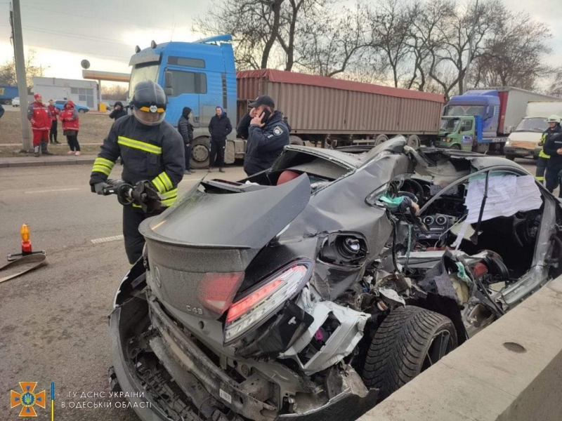 Дружина українського футболіста загинула у страшній ДТП під Одесою: фото та відео з місця трагедії