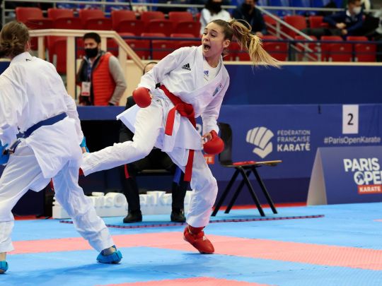 Українська красуня-каратистка Терлюга виграла перше «золото» після весілля: відео фінального бою у Парижі