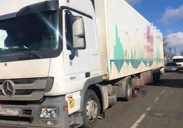 В Сухом лимане дальнобойщик насмерть сбил пожилую женщину