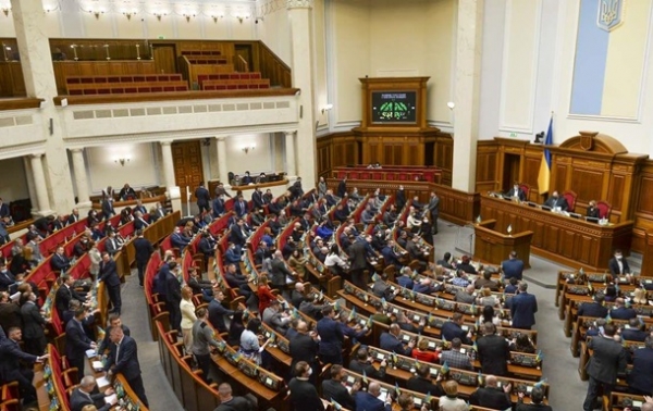 Рада одобрила введение чрезвычайного положения Рада одобрила введение чрезвычайного положения
