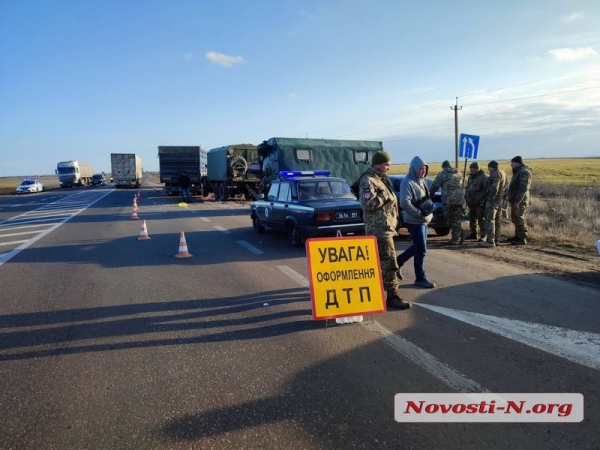 «Вторжение»: зерновоз протаранил военную колонну на трассе Николаев — Херсон