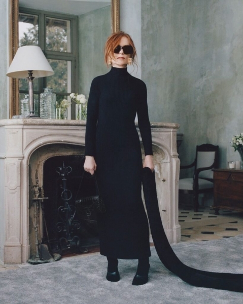 Ким Кардашьян позировала в облегающем наряде Balenciaga