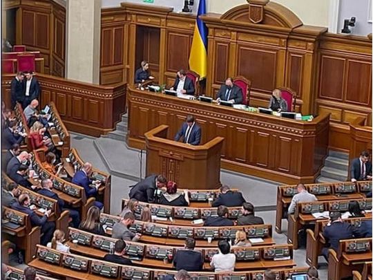 «Мені дзвонять, чого ти не голосував»: у мережі назвали прізвища нардепів, які не голосували за санкції