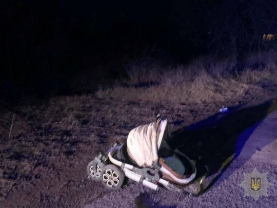 На Одещині водій на швидкості збив маму з немовлям у візку