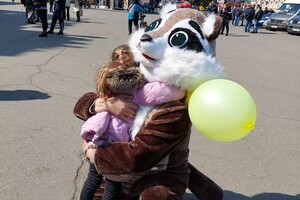 На одесском вокзале играл оркестр, а сотрудники зоопарка переоделись в костюмы