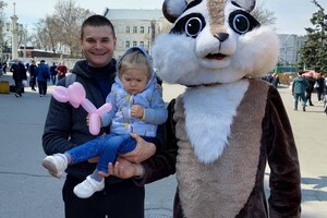 На одесском вокзале играл оркестр, а сотрудники зоопарка переоделись в костюмы