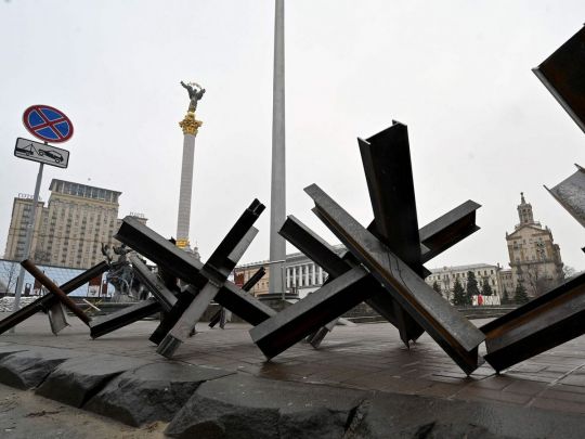 Тисячі «їжачків»: «Укрзалізниця» допомагає боротися з танками окупантів