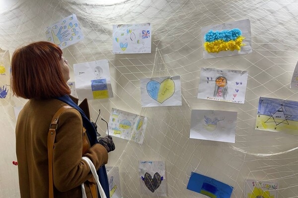 В Одессе открылась трогательная выставка детских рисунков в поддержку Украины