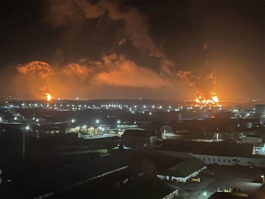 росія у вогні: вночі у Брянську загорілася нафтобаза та склад боєприпасів (фото, відео)