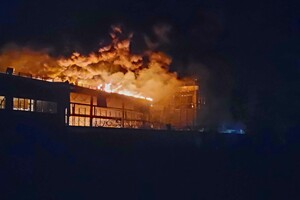 Вечером 9 мая в Одессе снова прогремели взрывы: горят ТЦ и склад готовой продукции