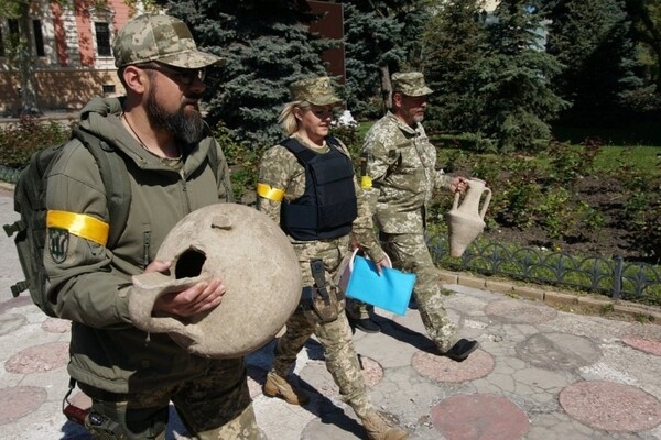 В Одесской области тероборона нашла древние амфоры, которым более 2000 лет