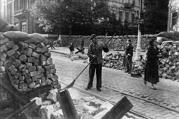 Баррикады, разрушения и оккупация: Одесса во время Второй мировой войны в фотографиях