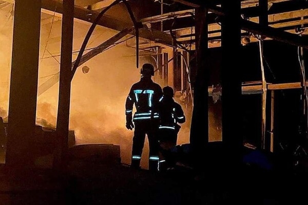 Вечером 9 мая в Одессе снова прогремели взрывы: горят ТЦ и склад готовой продукции
