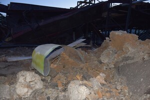 Огромная воронка и разрушения: последствия вчерашнего ракетного удара по Одесской области