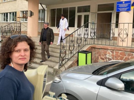 «Під час евакуації з Бучі втратила маму»: лікарка, яка виїхала з Луганська у 2014-му, зараз безплатно рятує поранених українців