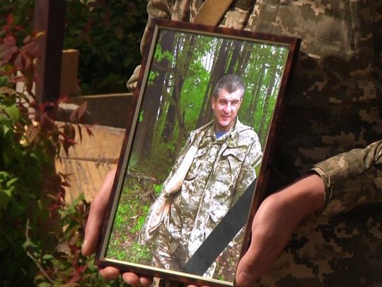 «Помстіться за мого сина»: у Житомирі поховали воїна, який повернувся з Франції боронити рідну Україну