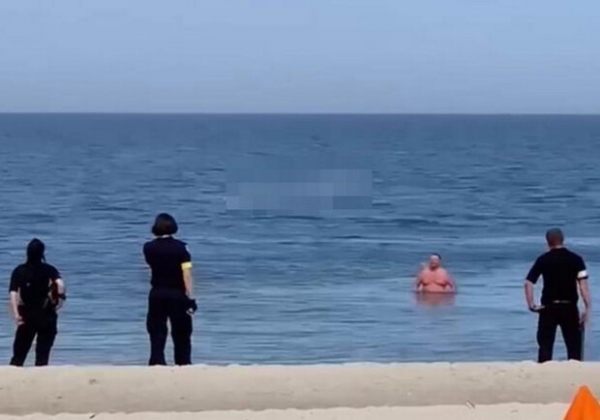 На Чкаловском пляже из воды доставали Ихтиандра (видео)