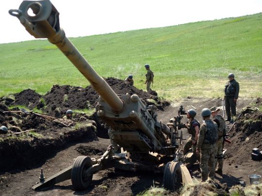 Пройшли перевірку боєм: десантники показали, як британські гаубиці M777 знищують техніку ворога (відео)