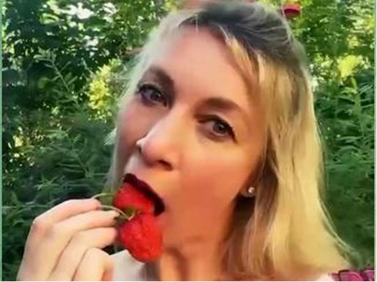 «Вміють російські дипломатки і в рот взяти, і взяте відкусити»: захарова шокувала еротикою під «Калинку-малинку»