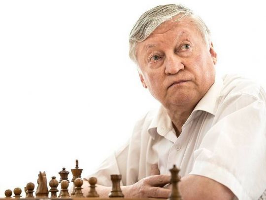 Легендарного шахіста Анатолія Карпова знайдено непритомним і з важкими травмами біля держдуми Росії