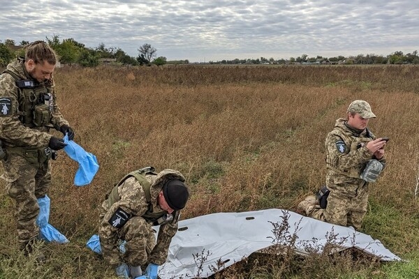Одесские волонтеры рассказали, как ищут тела бойцов ВСУ и оккупантов 