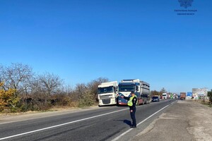 На трассе Одесса-Рени проверяют грузовики и фуры: что случилось
