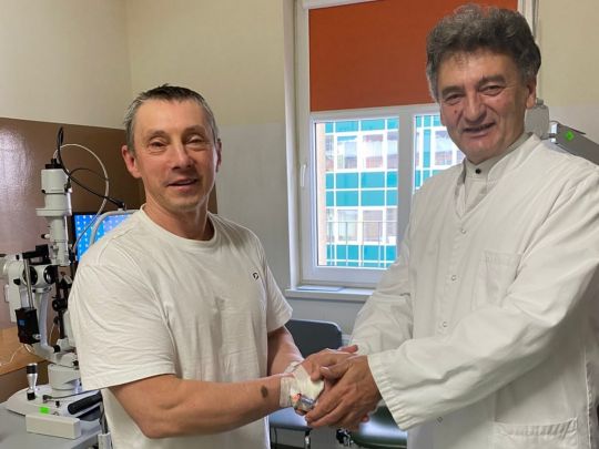 «Як він дивився у вічі своїй дружині!»: український призер Паралімпійських ігор прозрів через 30 років (фото)