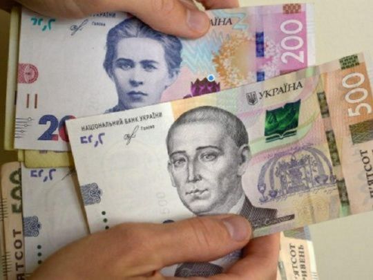 Переселенцям у п'яти областях виплатять додатково по 2200 гривень: хто може претендувати на допомогу та як її отримати