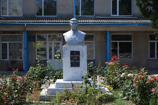 В Одесской области снесли памятники Котовскому, Суворову и Гастелло