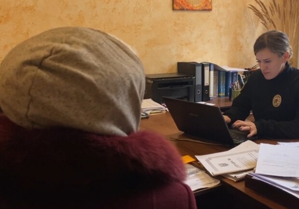 В Одессе задержали бездомную, которая родила и бросила младенца в заброшке на "Двух Столбах"
