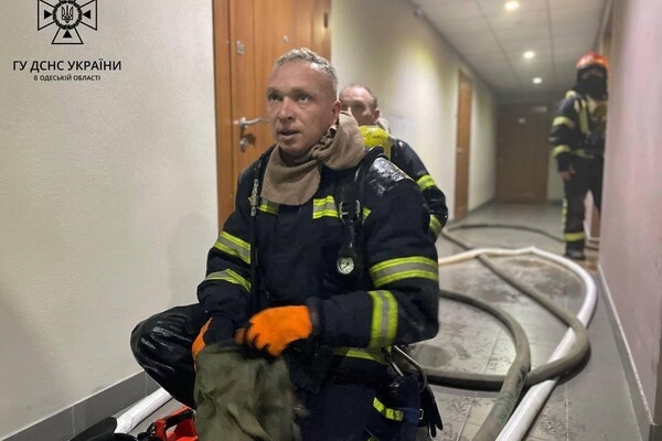 Из-за пожара в квартире 24-этажки в Аркадии погибла женщина 