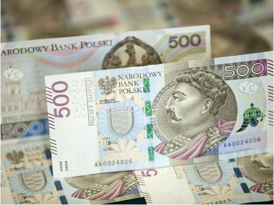 Як поповнити українську картку в Польщі без відкриття рахунку у польському банку
