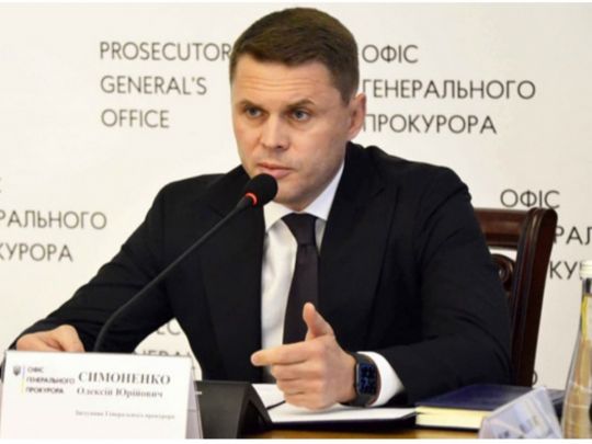 Розслідування ЗМІ: «найкрасивіший» чиновник Симоненко поїхав до Іспанії всупереч Зеленському